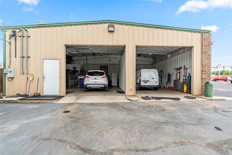 More Photos Of 7017 NW 39th Expy, Bethany Auto Dealership For Sale