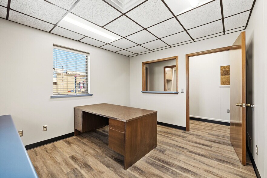 More Photos Of 1510 Amity Ln, El Reno Industrial For Lease