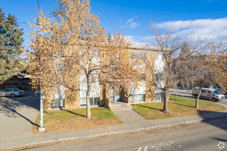 More Photos Of 1624 26 Av SW, Calgary Apartments For Sale