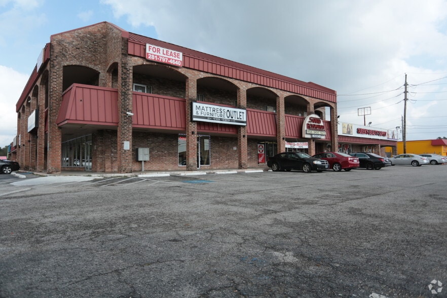 More Photos Of 1306-1314 W FM-1960, Houston Freestanding For Lease