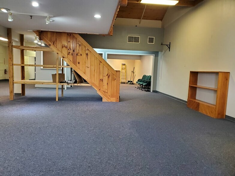 More Photos Of 122 Turnpike Rd, Westborough Unknown For Lease