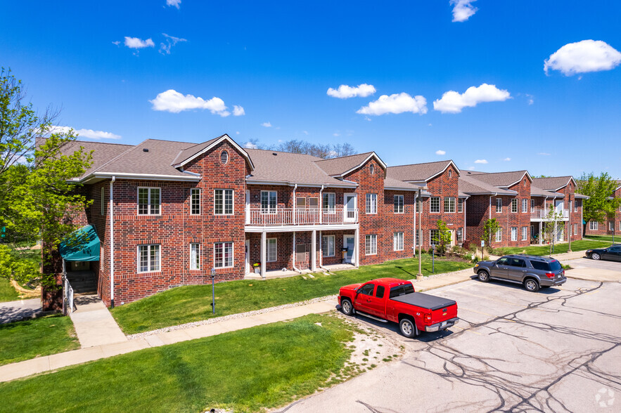 Primary Photo Of N16W22330 Watertown Rd, Waukesha Apartments For Sale