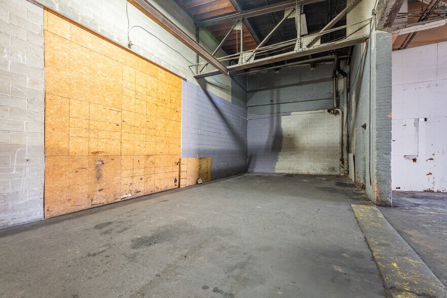 More Photos Of 488-500 Mulberry St, Newark Warehouse For Lease