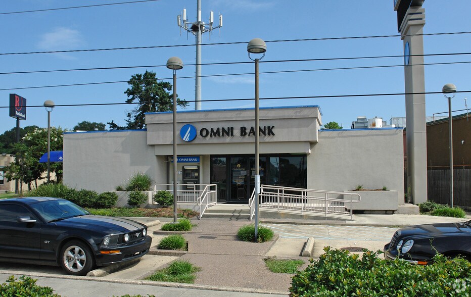 More Photos Of 5249 Veterans Memorial Blvd, Metairie Bank For Lease