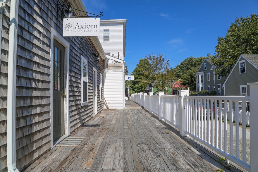 More Photos Of 7 Main St, North Kingstown Storefront Retail Office For Lease