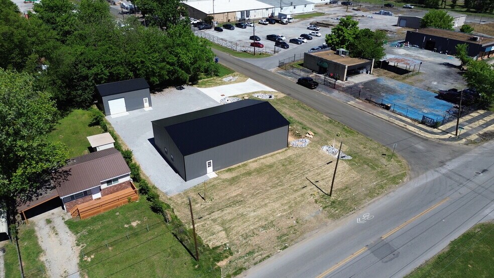 More Photos Of 3119 N Hawthorne St, Chattanooga Mixed Retail For Lease
