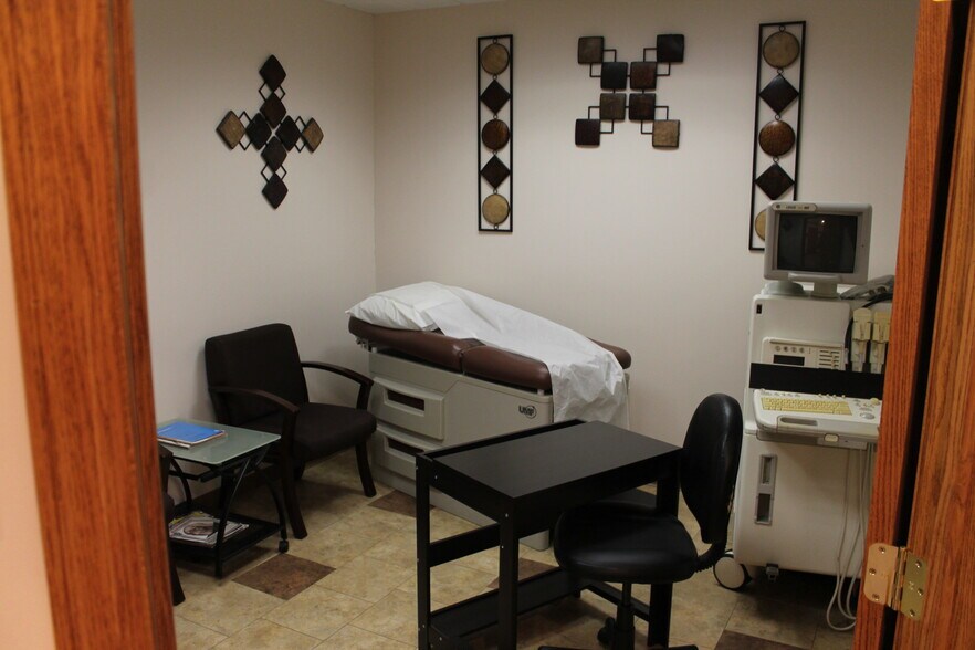 More Photos Of 215 Grove City Rd, Slippery Rock Medical For Sale