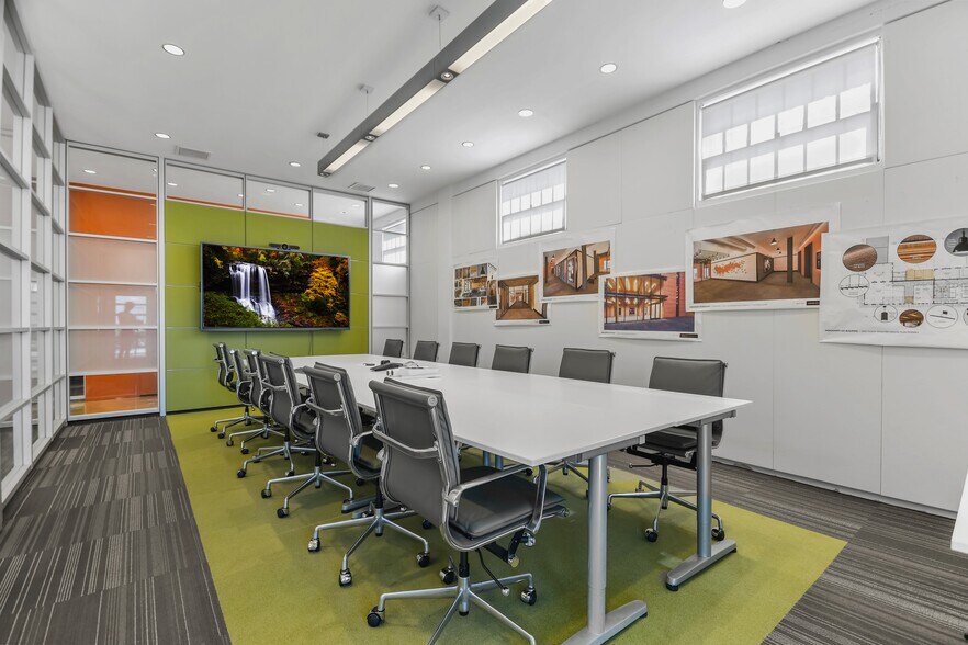 More Photos Of 1320 E Houston St, San Antonio Storefront Retail Office For Lease