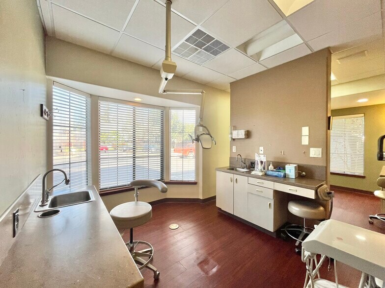 More Photos Of 8035 Madison Ave, Citrus Heights Office For Sale