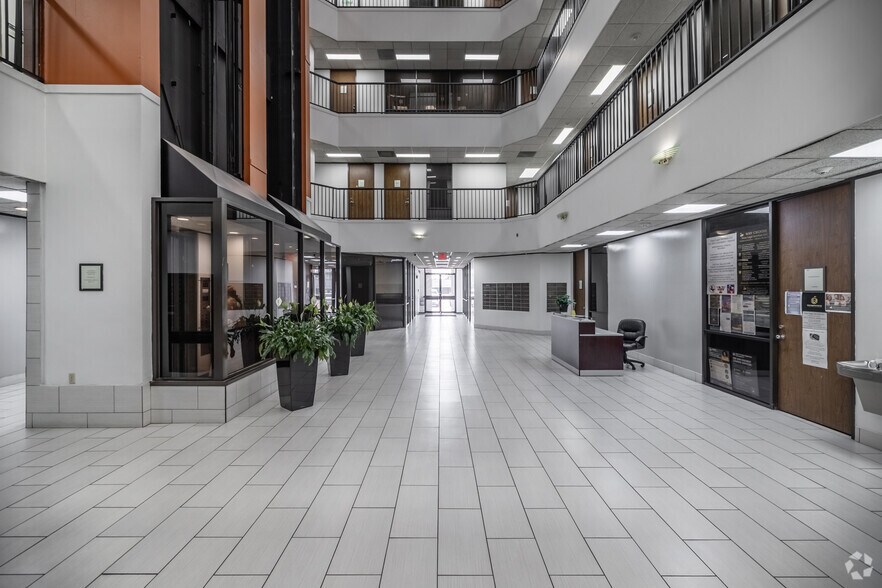 More Photos Of 505 N Sam Houston Pky E, Houston Unknown For Lease