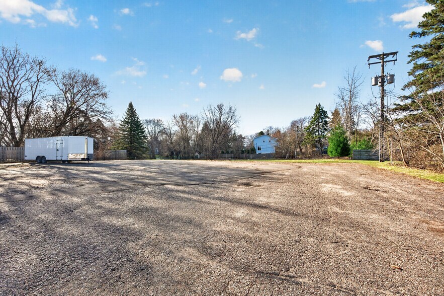 More Photos Of 1040 Dakota Dr, Mendota Heights Freestanding For Sale