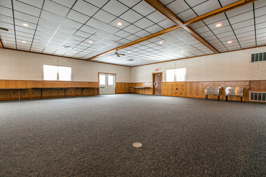 More Photos Of 14877 Hwy 20, East Dubuque Restaurant For Sale