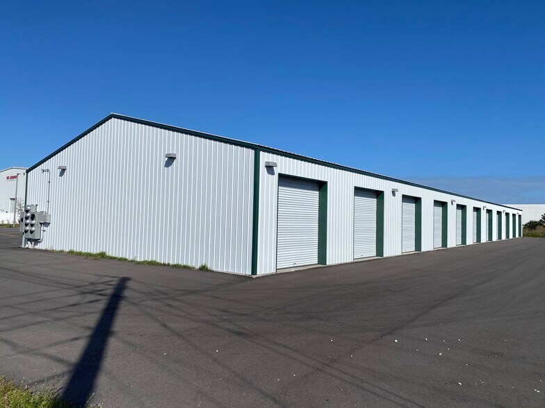 More Photos Of 2720 Kirby Cir NE, Palm Bay Light Distribution For Sale