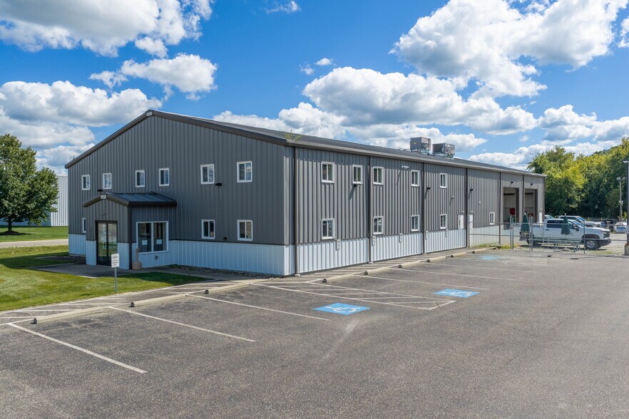 More Photos Of 2050 Reiser Ave SE, New Philadelphia Warehouse For Sale