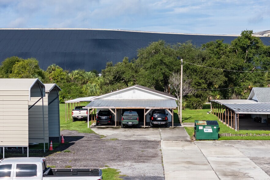 More Photos Of 6901 S 78th St, Riverview Warehouse For Lease