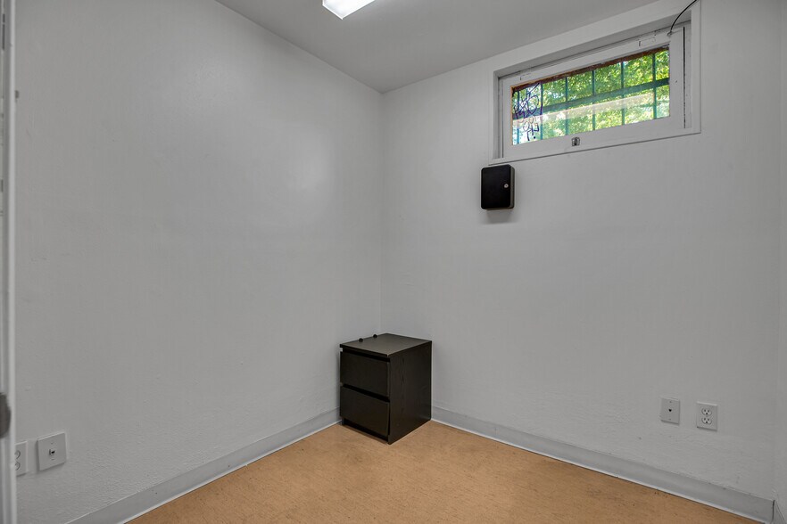 More Photos Of 1215 NW 21st Ave, Portland Apartments For Sale