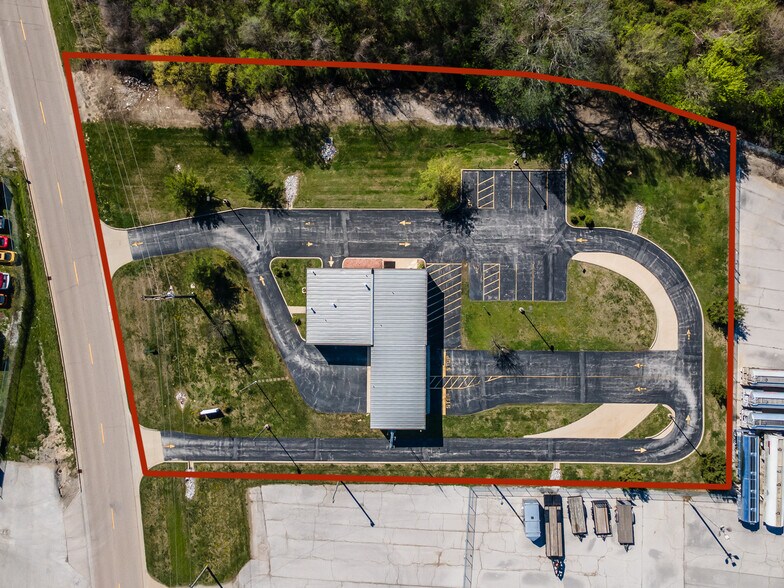 More Photos Of 230 N Old Saint Louis Rd, Wood River Industrial For Lease