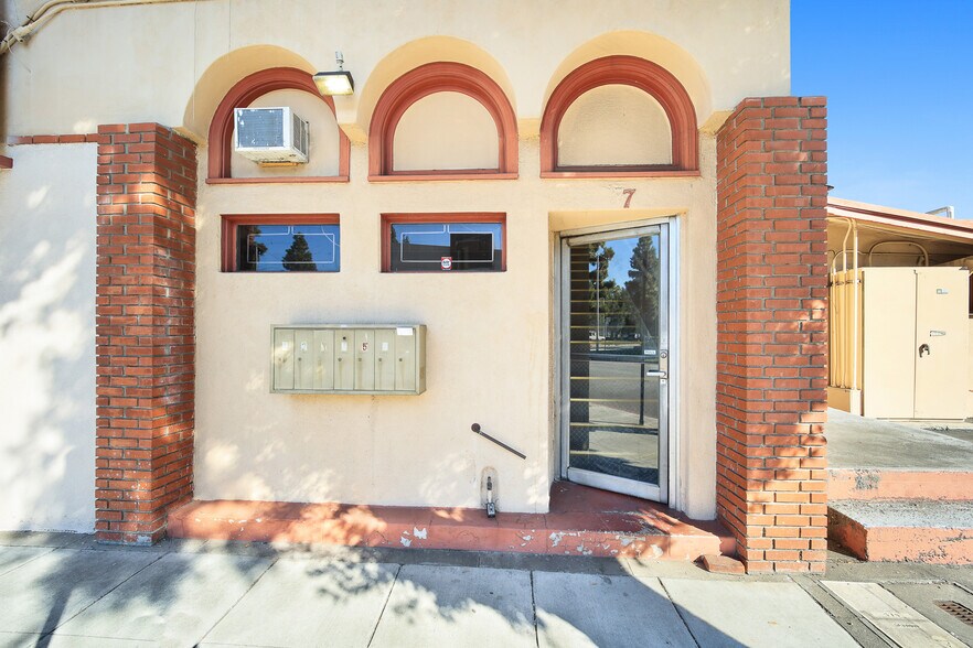 More Photos Of 624 S Santa Anita Ave, Arcadia Storefront Retail Residential For Lease