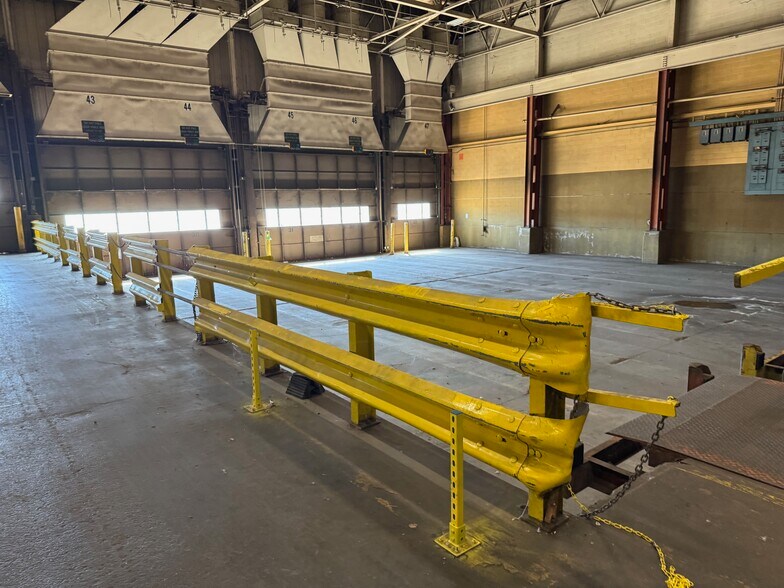 More Photos Of 2700 McDonough Rd, Joliet Manufacturing For Lease