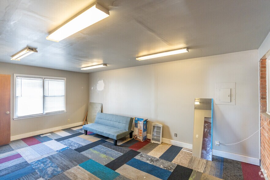 More Photos Of 1613 Ronald Dr, Raleigh Auto Dealership For Sale