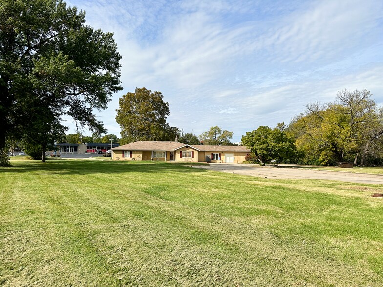 More Photos Of 2855 S Kansas Ave, Topeka General Retail For Sale