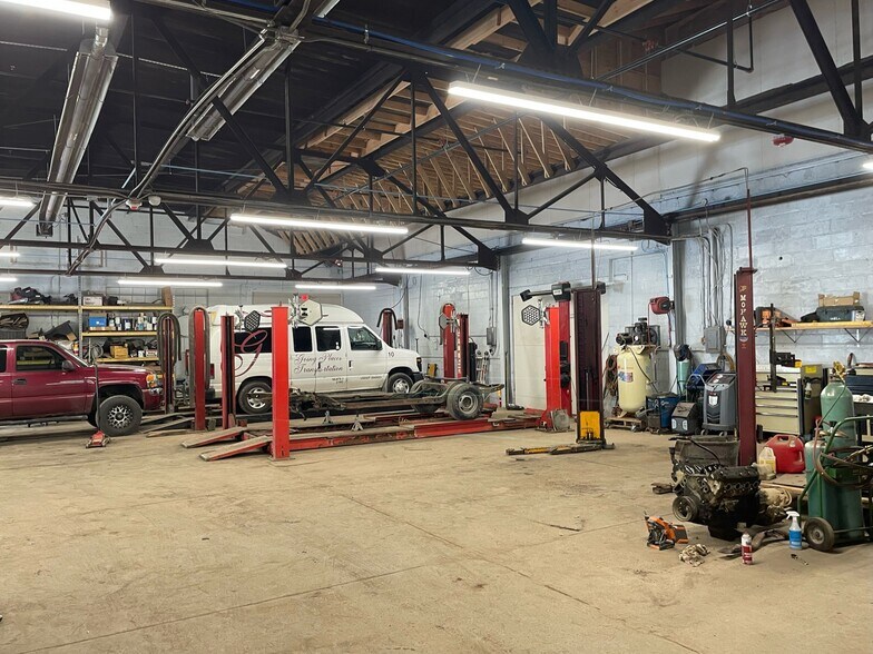 More Photos Of 1427-1431 Valley Dr, Syracuse Warehouse For Sale