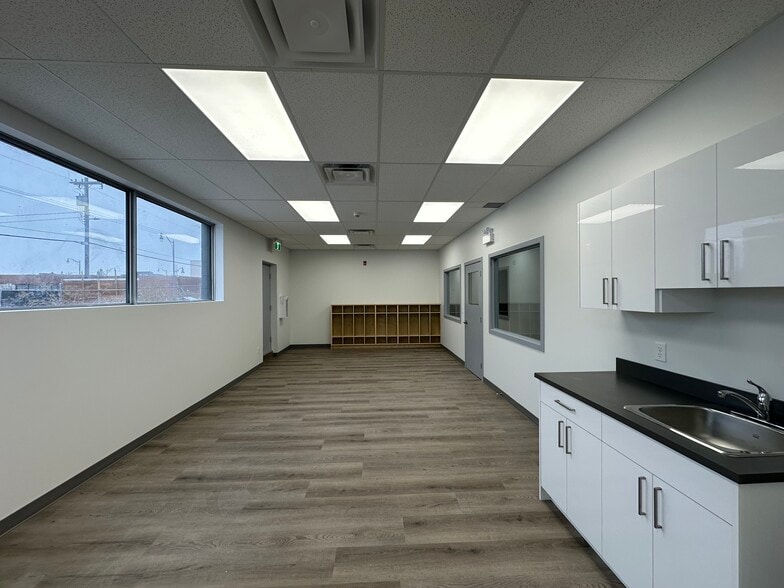More Photos Of 10117 158th St NW, Edmonton Auto Repair For Sale
