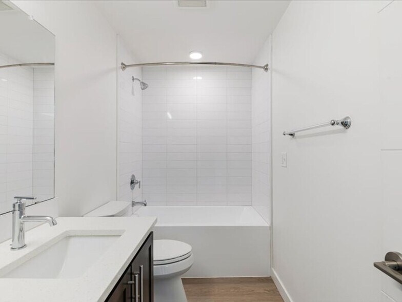 More Photos Of 5042 NE Fremont St, Portland Apartments For Sale