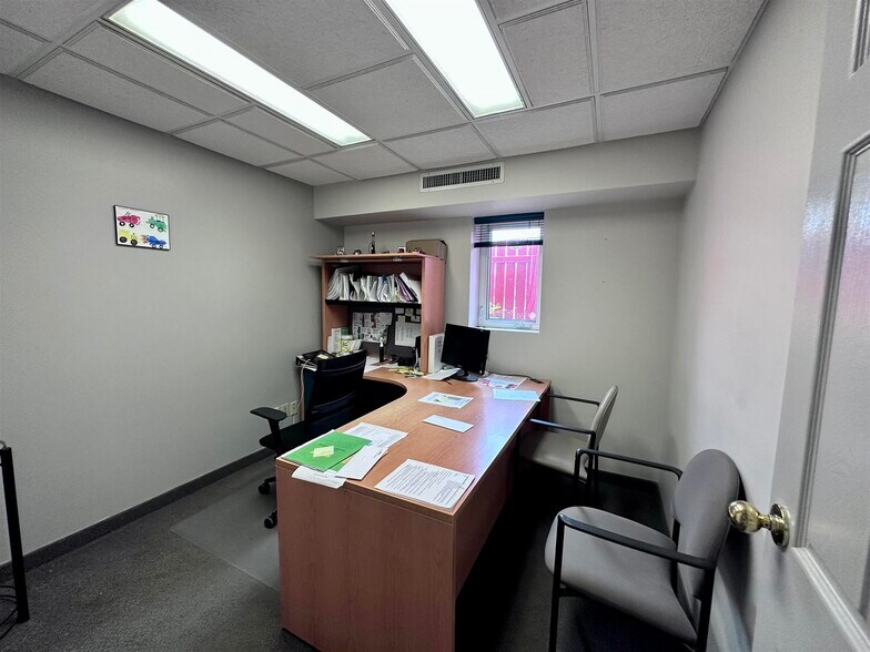 More Photos Of 347 Lake St, Sault Ste. Marie General Retail For Sale