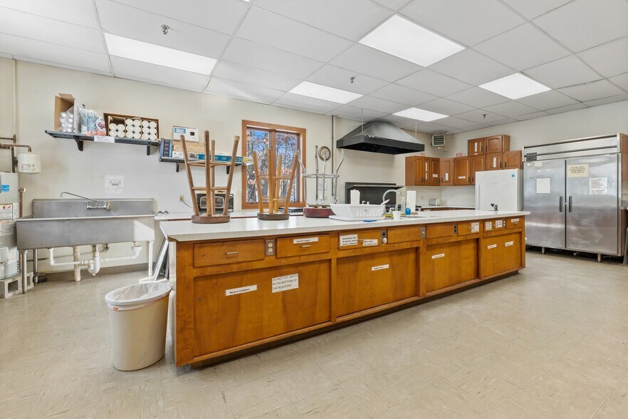 More Photos Of 646 Daniel Webster Hwy, Merrimack Specialty For Lease