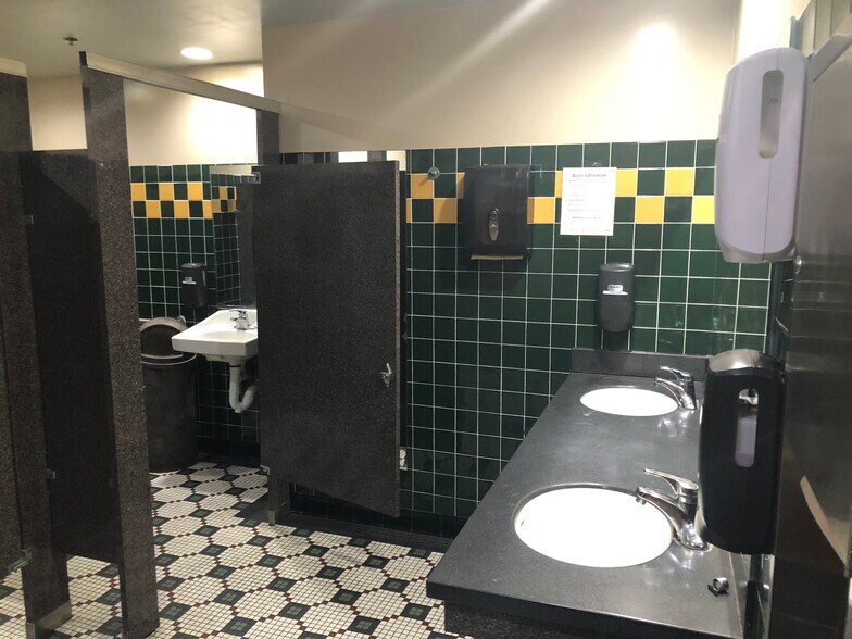 More Photos Of 1500 N Courtyard Cir, Port Saint Lucie Restaurant For Lease