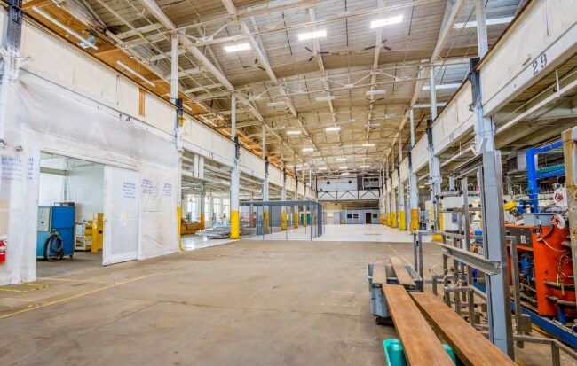 More Photos Of 1 Westinghouse Plz, Hyde Park Light Distribution For Sale