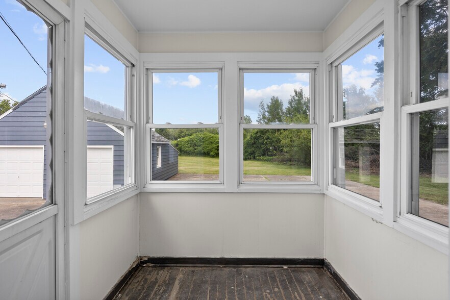 More Photos Of 267 Wolf Rd, Latham Office For Lease