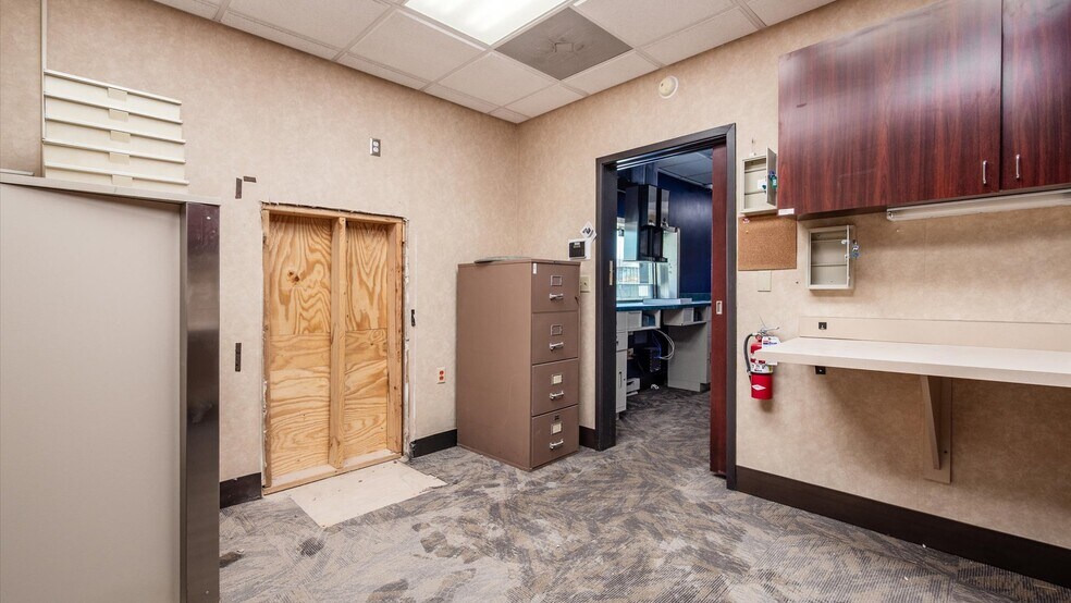 More Photos Of 220 E State St, Newcomerstown Bank For Sale