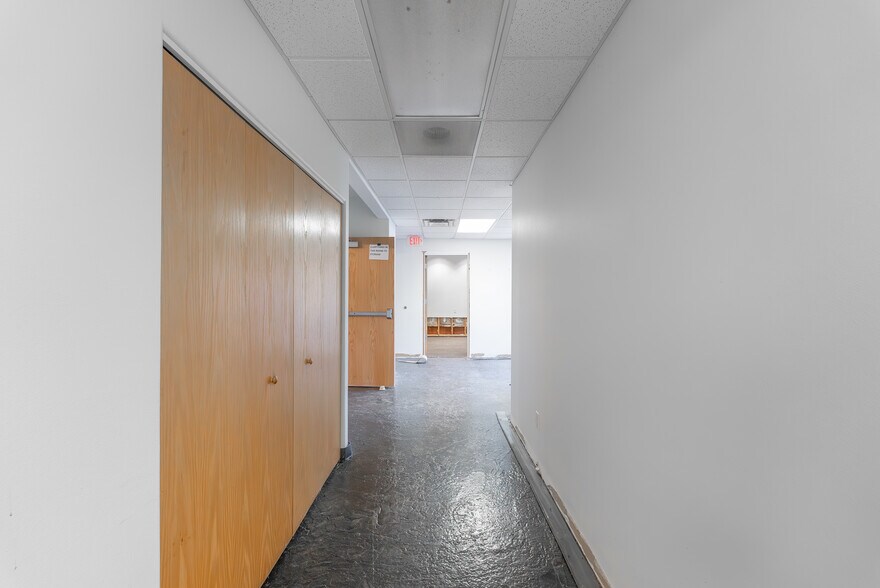 More Photos Of 2665 Glendale Valley Rd, Glendale Office For Sale