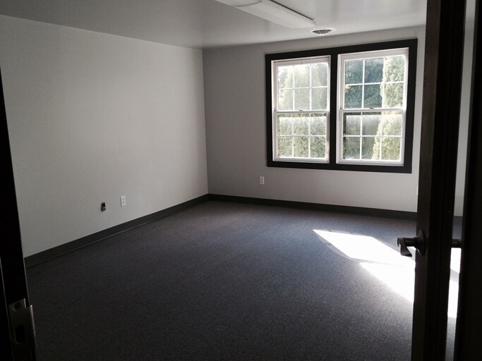 More Photos Of 10 Main St, Ballston Lake Office For Lease