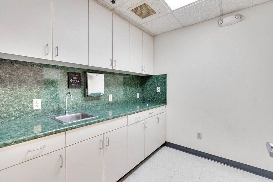 More Photos Of 222 I St, Los Banos Office For Lease