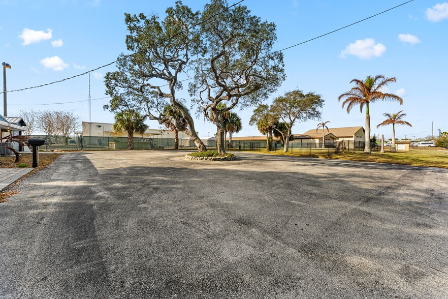 More Photos Of 1029 Sarno Rd, Melbourne Medical For Sale