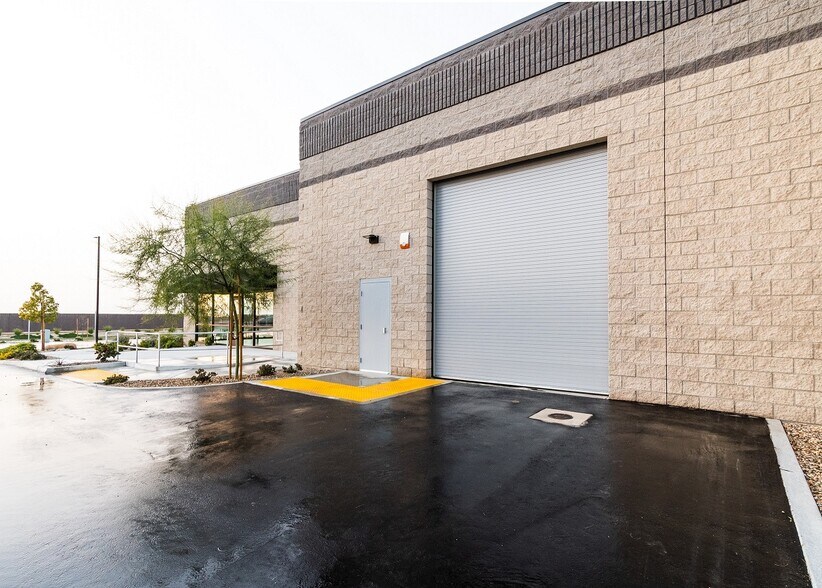 More Photos Of 6906-6936 McCutchen Rd, Bakersfield Unknown For Lease