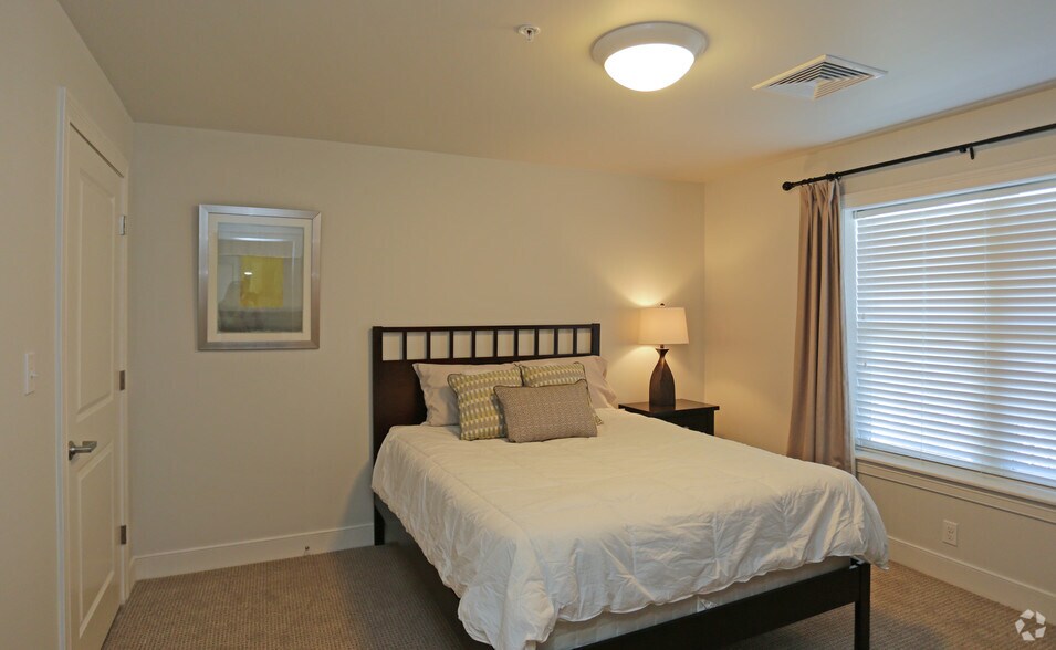 More Photos Of 77A Excelsior Ave, Saratoga Springs Apartments For Lease