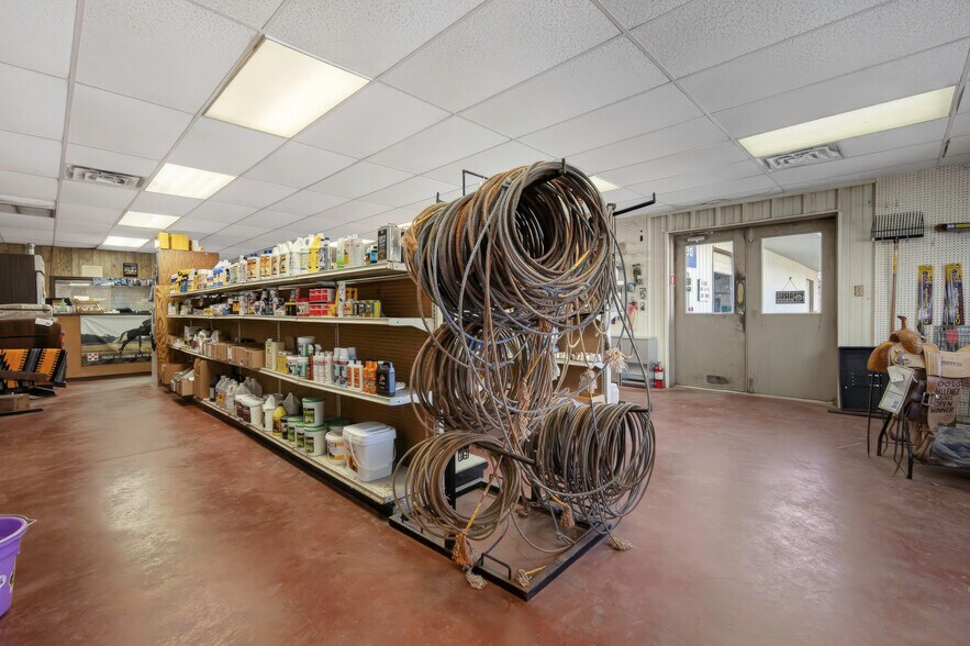 More Photos Of 1505 N Main St, Newcastle Warehouse For Sale