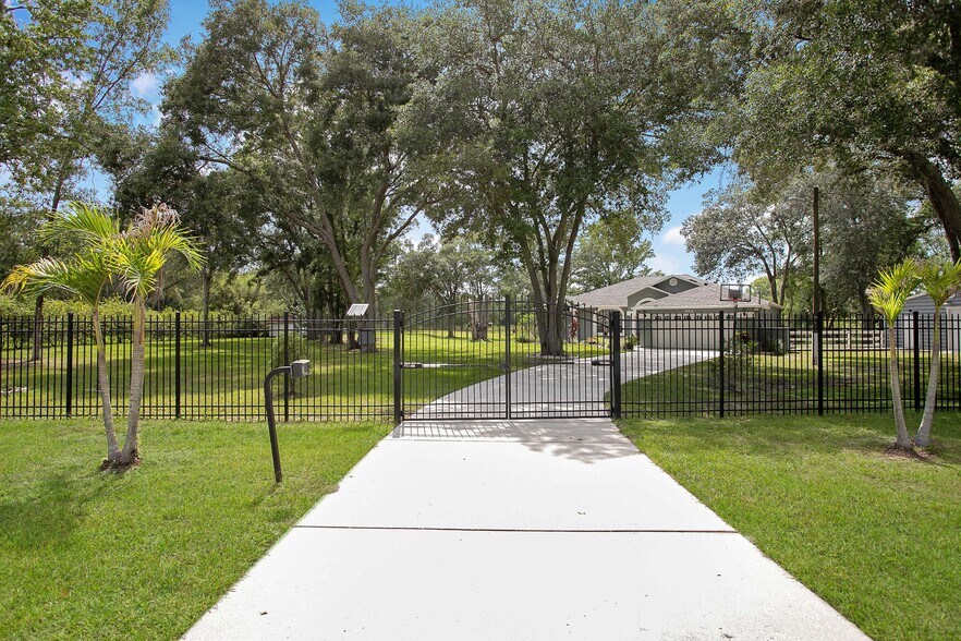 More Photos Of 19616 Livingston Ave, Lutz Land For Sale