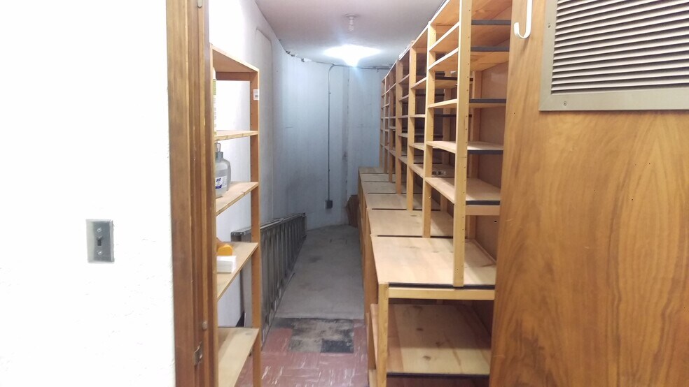 More Photos Of 112 N Grand Ave, Nogales General Retail For Sale