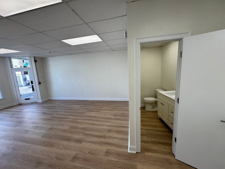 More Photos Of 3 Pearl St, Mystic Storefront Retail Residential For Lease