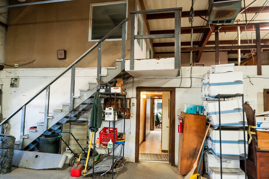 More Photos Of 1630 N Interstate 35 E, Lancaster Flex For Sale