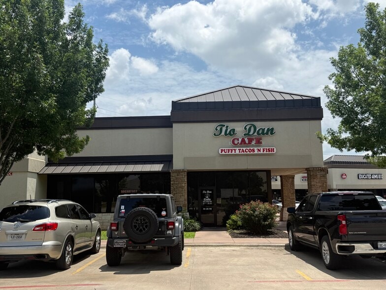 Primary Photo Of 105 E Old Settlers Blvd, Round Rock Unknown For Lease