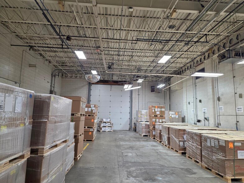 More Photos Of 300 Airport Rd, Ames Warehouse For Lease