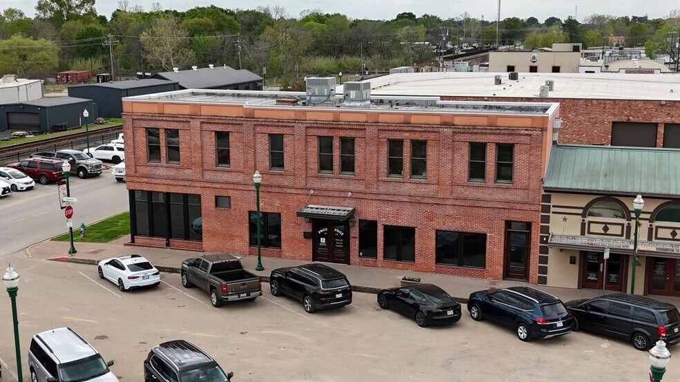 More Photos Of 101 Simonton St, Conroe Loft Creative Space For Lease