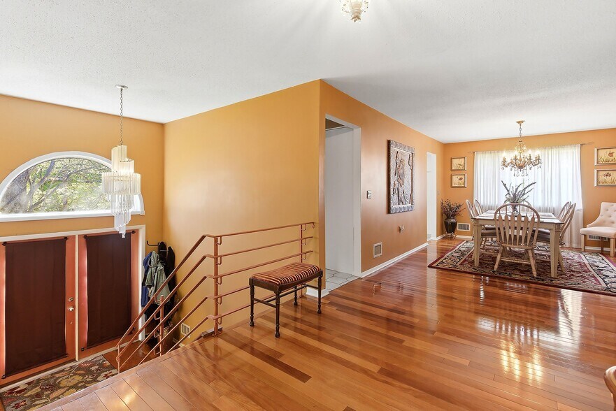 More Photos Of 801 Hughes Dr, Hamilton Office Residential For Sale