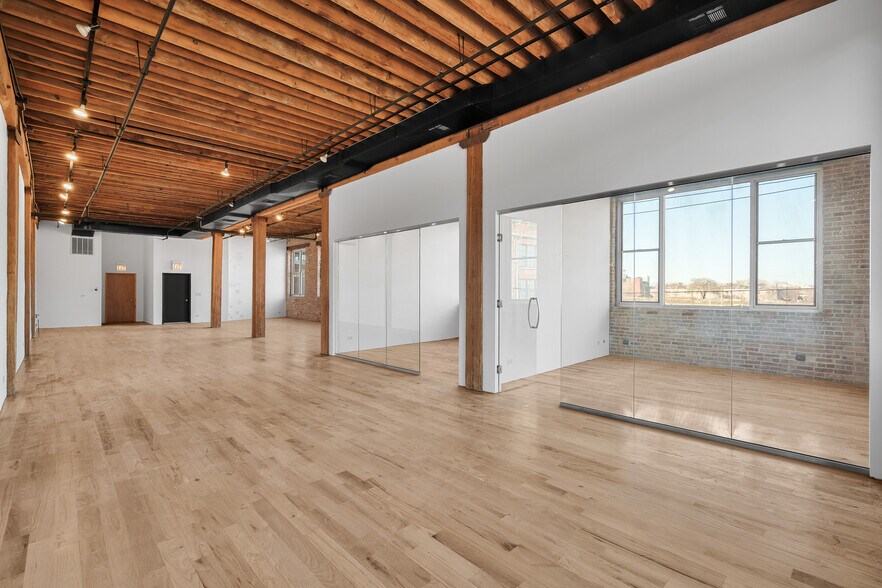 More Photos Of 210 N Racine Ave, Chicago Office For Lease